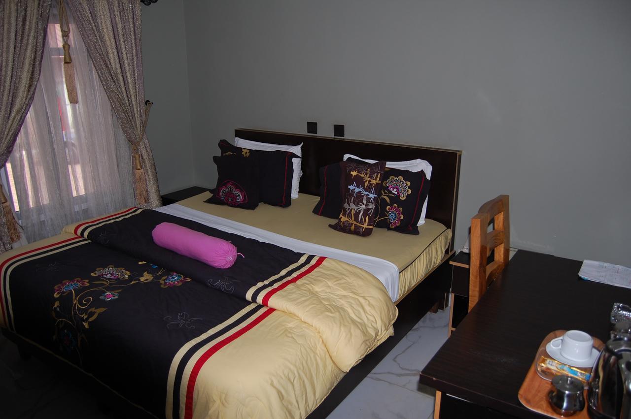 Nue-Crest Hotels & Suites Enugu Exterior photo